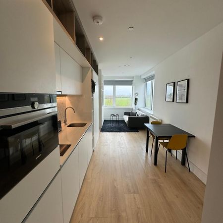 London Luxxe Suites & Apartments - London Heathrow Airport, Terminal 1 2 3 4 5 ヒースロー エクステリア 写真