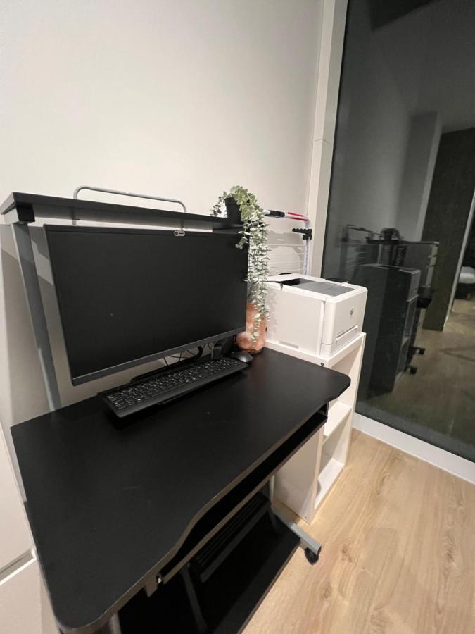 London Luxxe Suites & Apartments - London Heathrow Airport, Terminal 1 2 3 4 5 ヒースロー エクステリア 写真