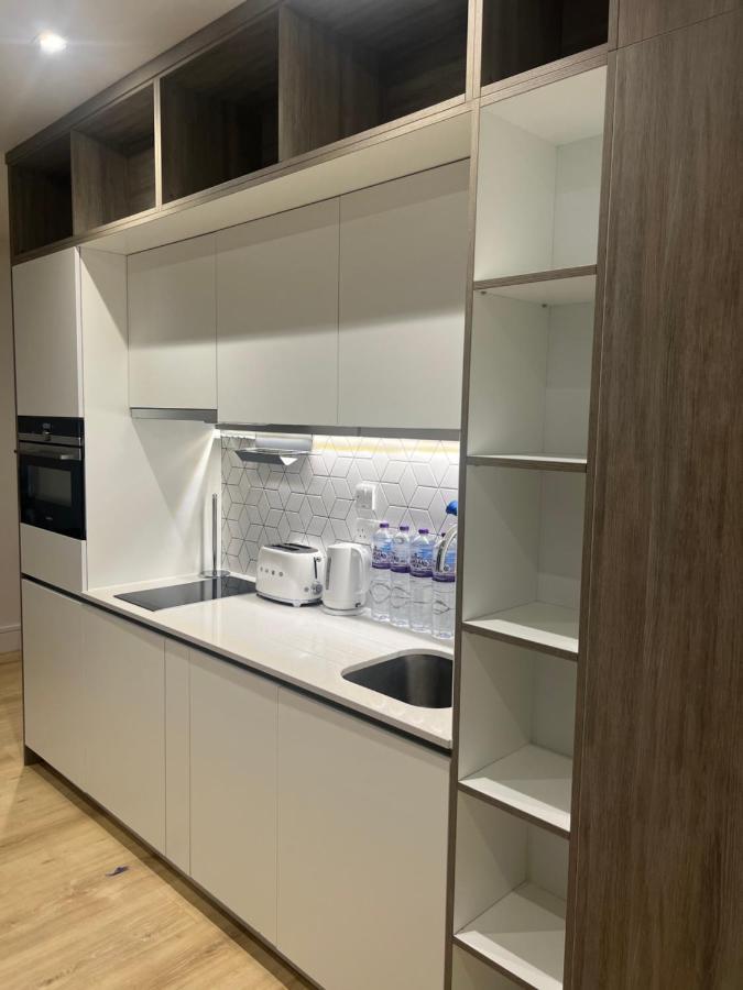 London Luxxe Suites & Apartments - London Heathrow Airport, Terminal 1 2 3 4 5 ヒースロー エクステリア 写真