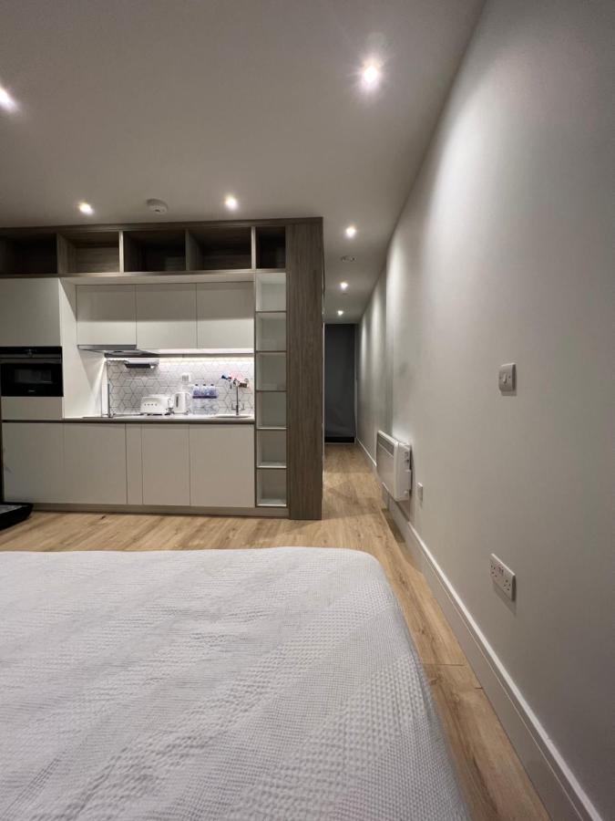 London Luxxe Suites & Apartments - London Heathrow Airport, Terminal 1 2 3 4 5 ヒースロー エクステリア 写真