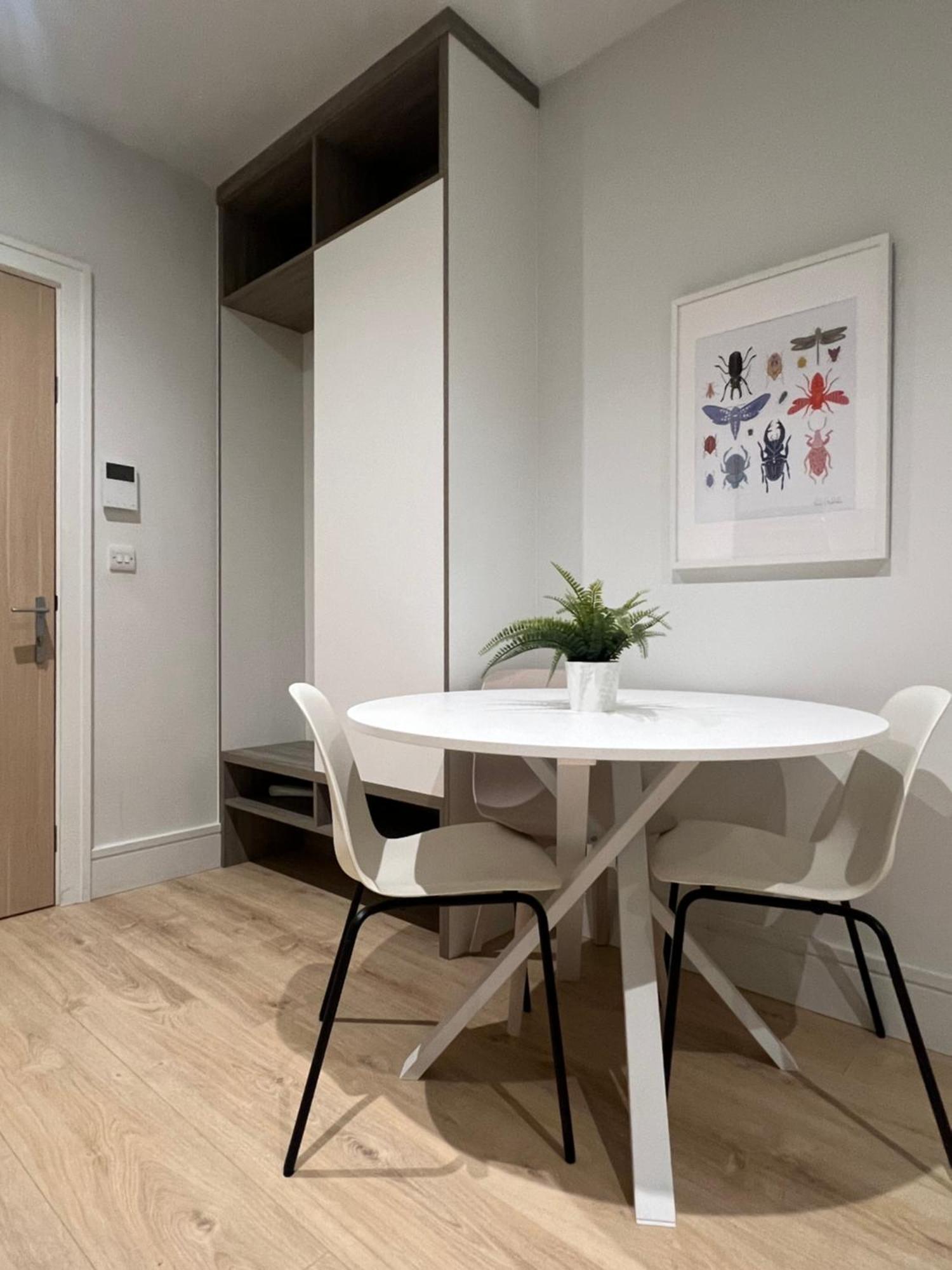 London Luxxe Suites & Apartments - London Heathrow Airport, Terminal 1 2 3 4 5 ヒースロー エクステリア 写真