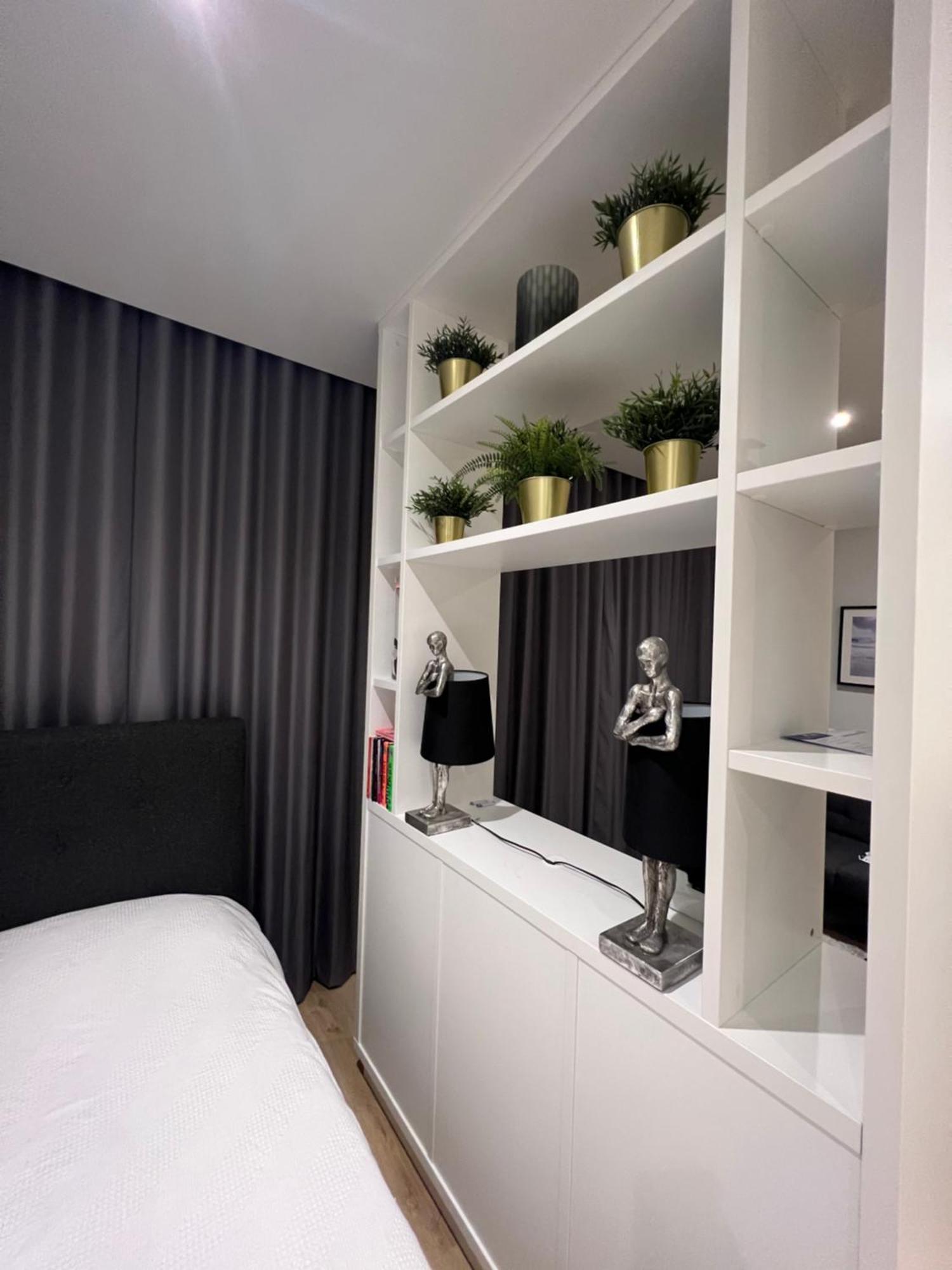 London Luxxe Suites & Apartments - London Heathrow Airport, Terminal 1 2 3 4 5 ヒースロー エクステリア 写真