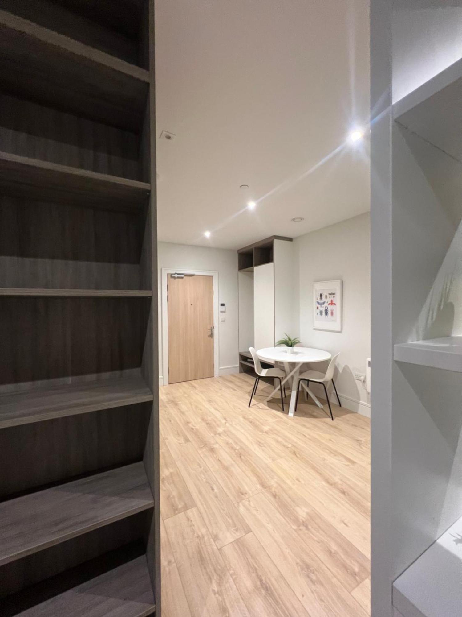 London Luxxe Suites & Apartments - London Heathrow Airport, Terminal 1 2 3 4 5 ヒースロー エクステリア 写真