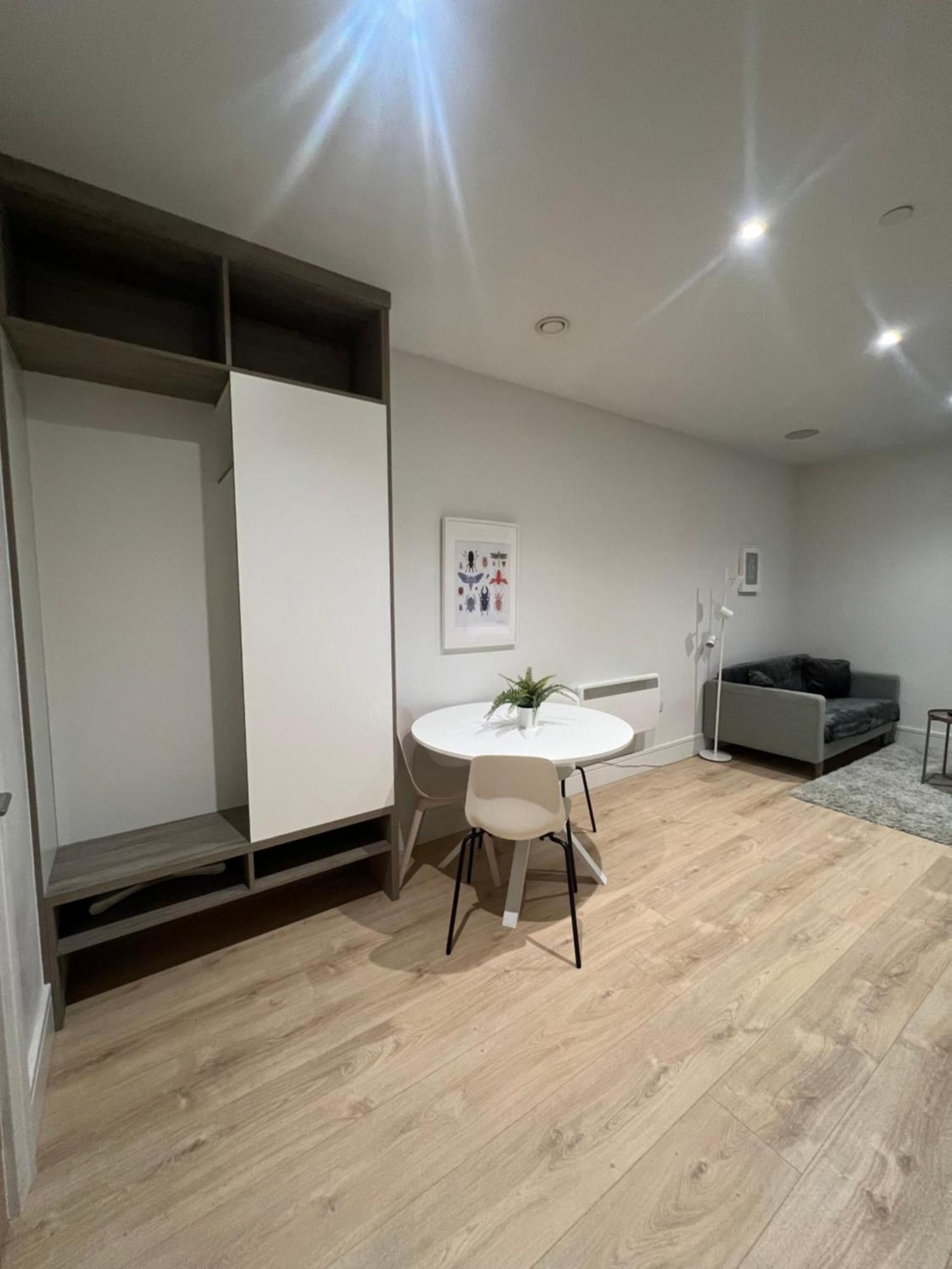 London Luxxe Suites & Apartments - London Heathrow Airport, Terminal 1 2 3 4 5 ヒースロー エクステリア 写真