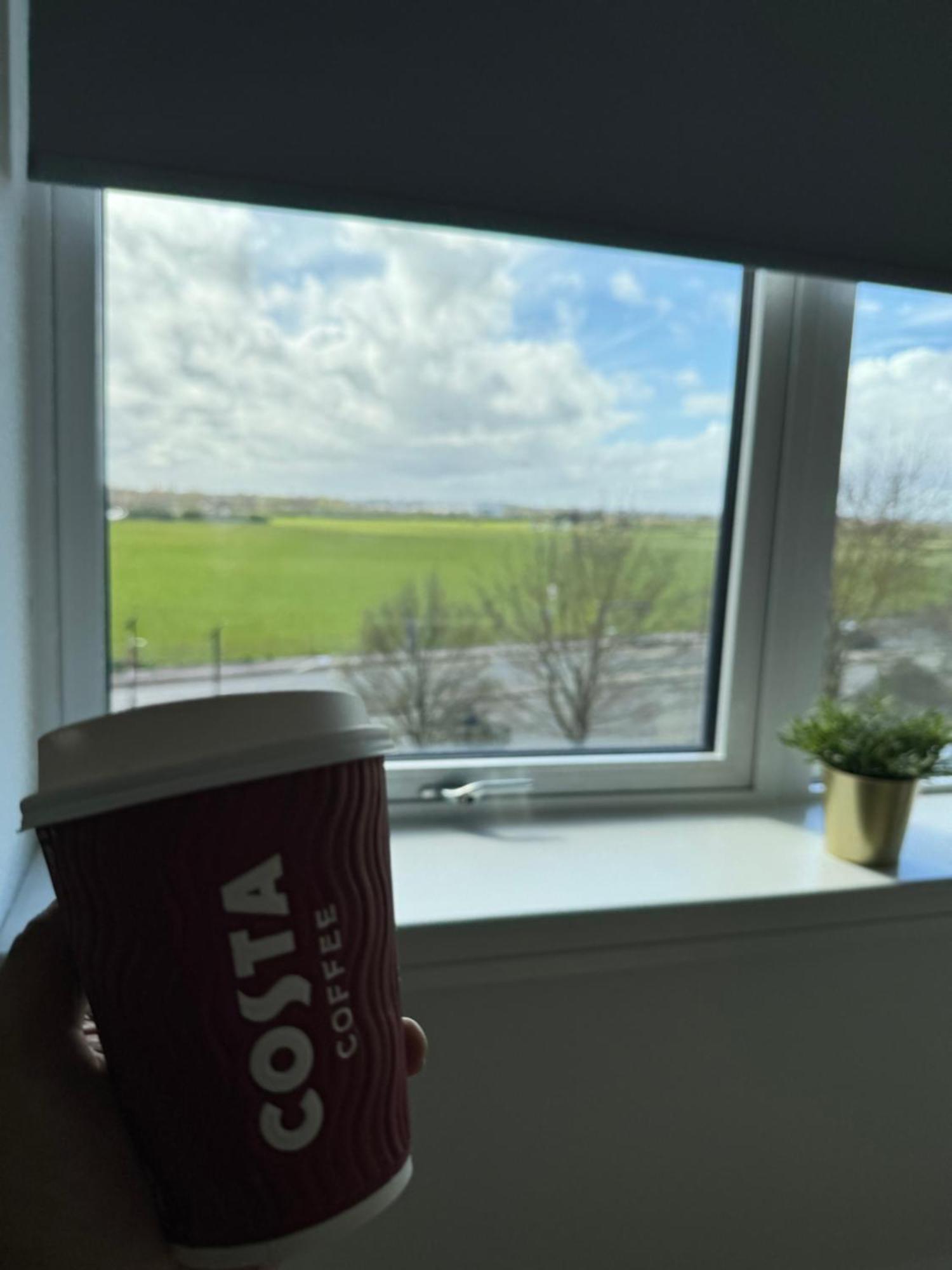 London Luxxe Suites & Apartments - London Heathrow Airport, Terminal 1 2 3 4 5 ヒースロー エクステリア 写真