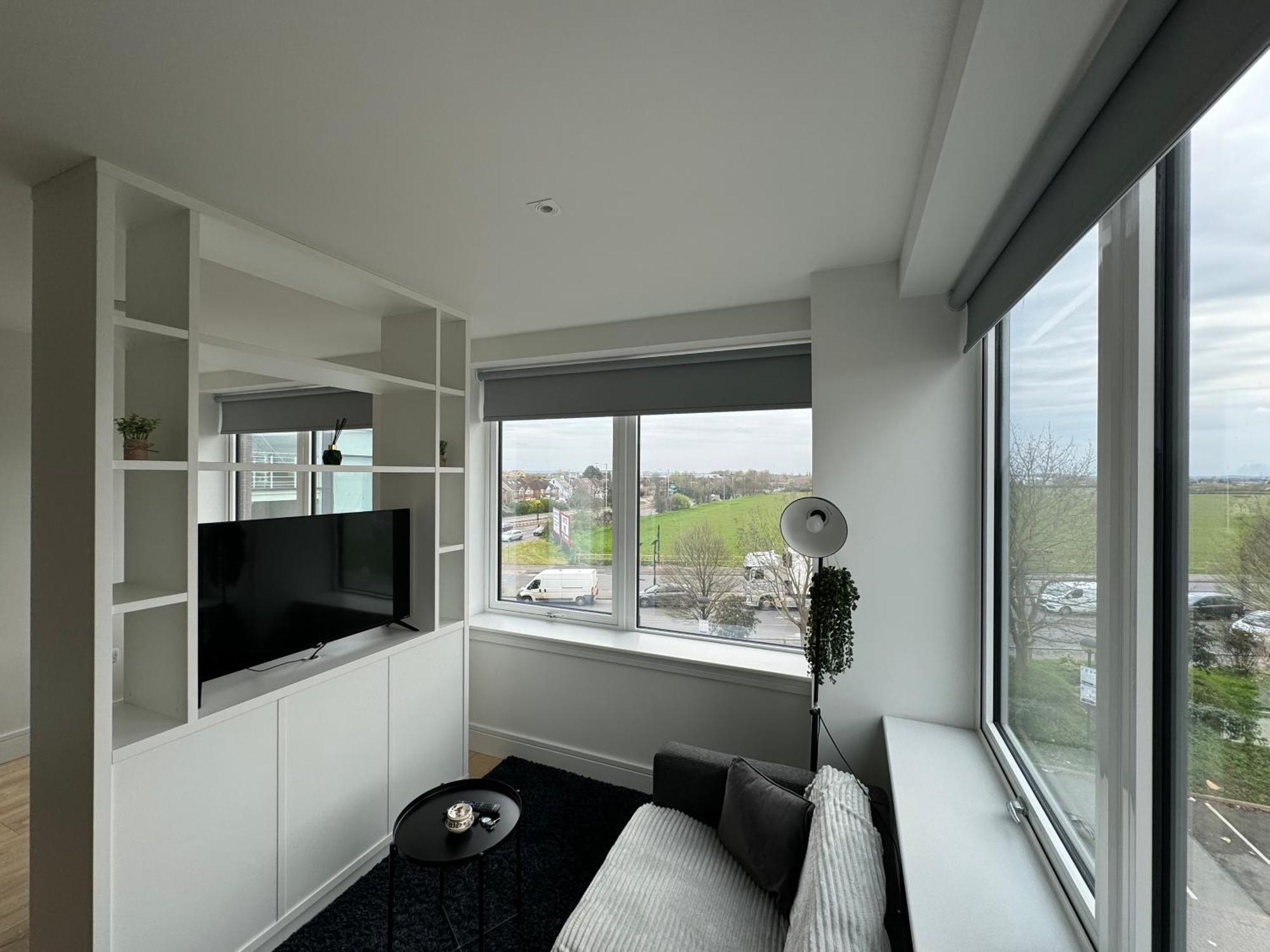 London Luxxe Suites & Apartments - London Heathrow Airport, Terminal 1 2 3 4 5 ヒースロー エクステリア 写真