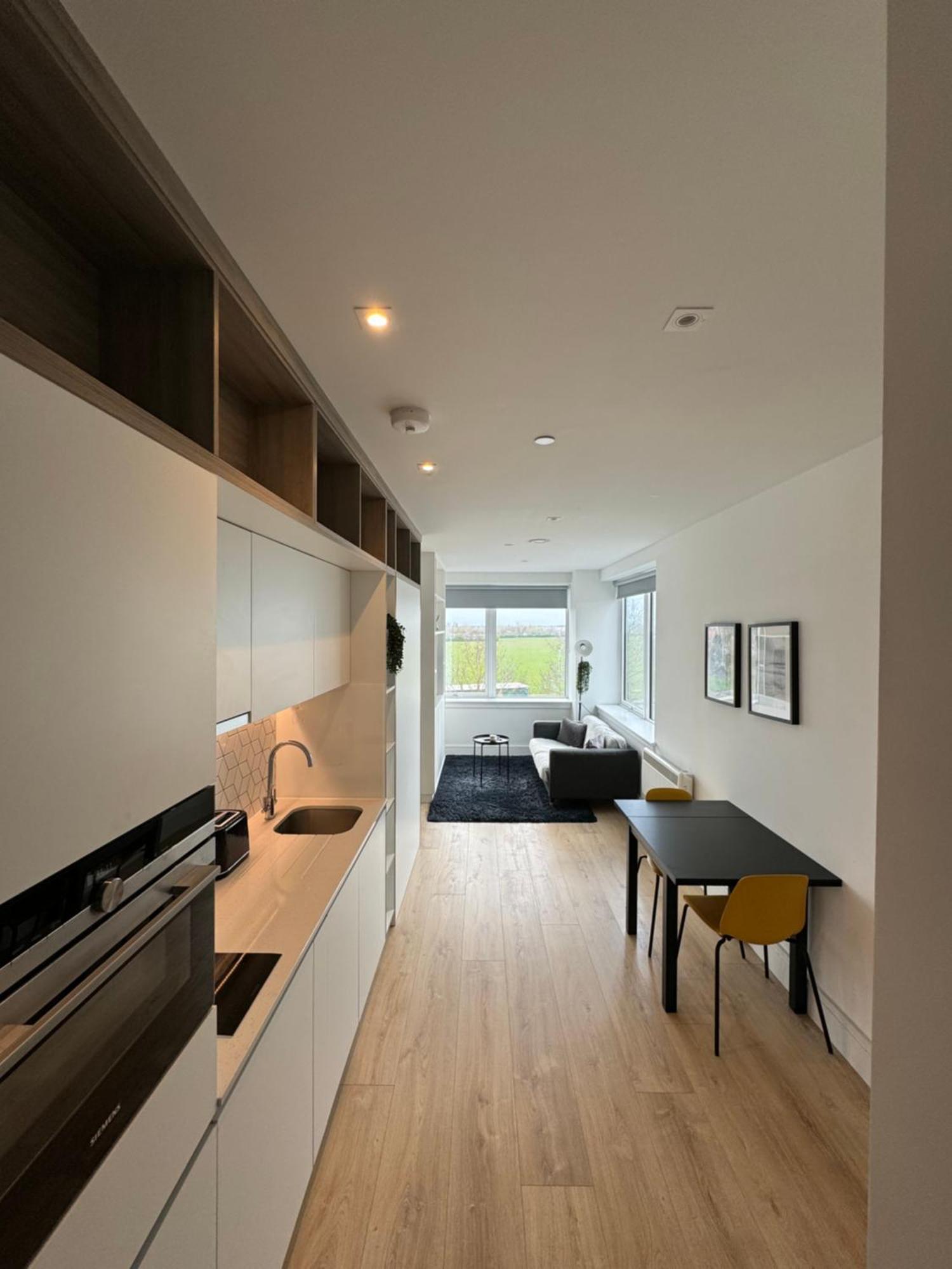 London Luxxe Suites & Apartments - London Heathrow Airport, Terminal 1 2 3 4 5 ヒースロー エクステリア 写真