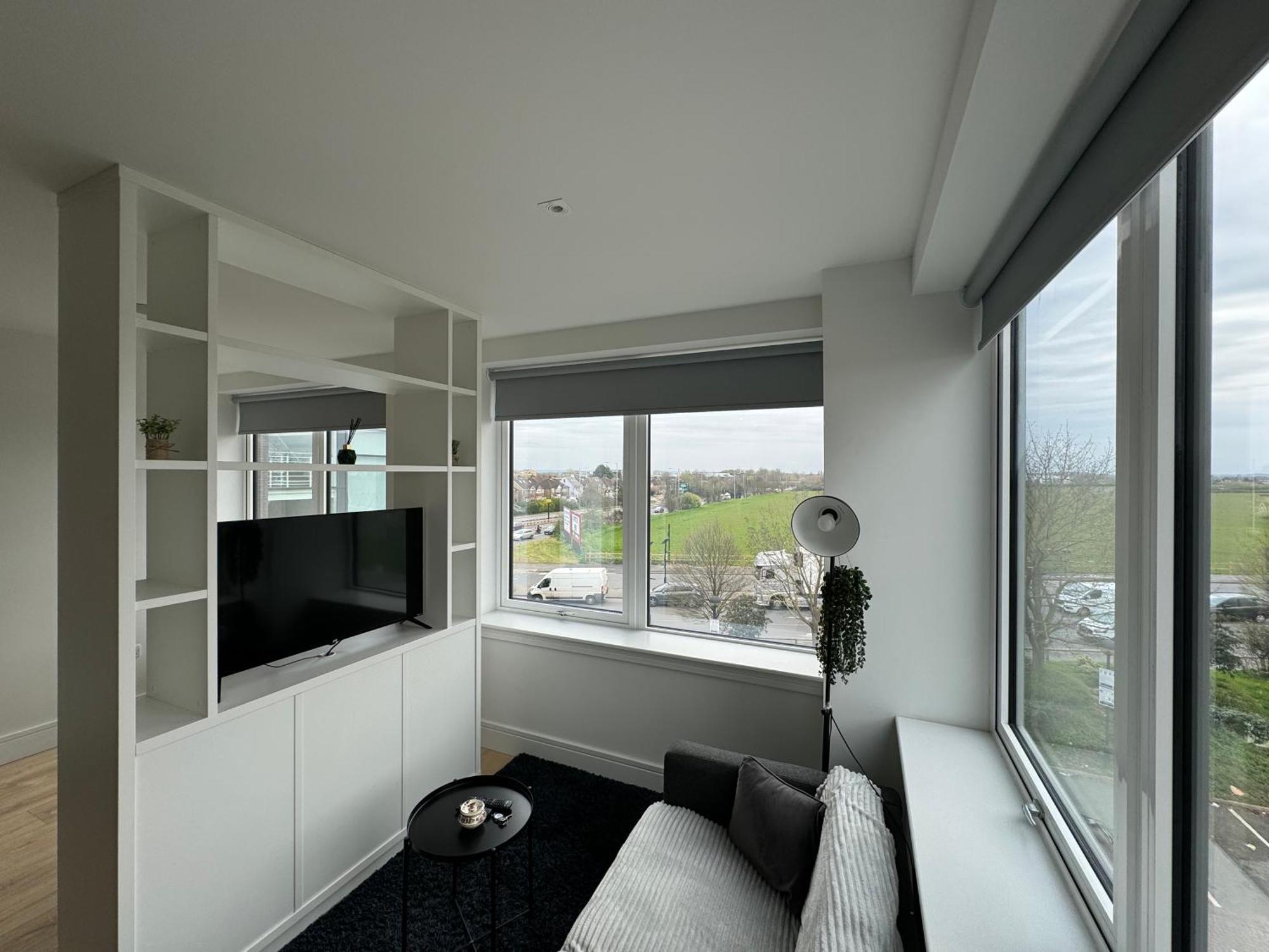 London Luxxe Suites & Apartments - London Heathrow Airport, Terminal 1 2 3 4 5 ヒースロー エクステリア 写真
