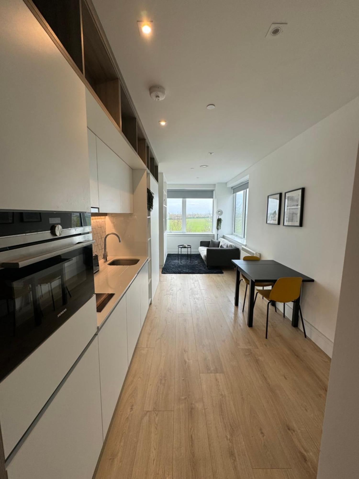 London Luxxe Suites & Apartments - London Heathrow Airport, Terminal 1 2 3 4 5 ヒースロー エクステリア 写真